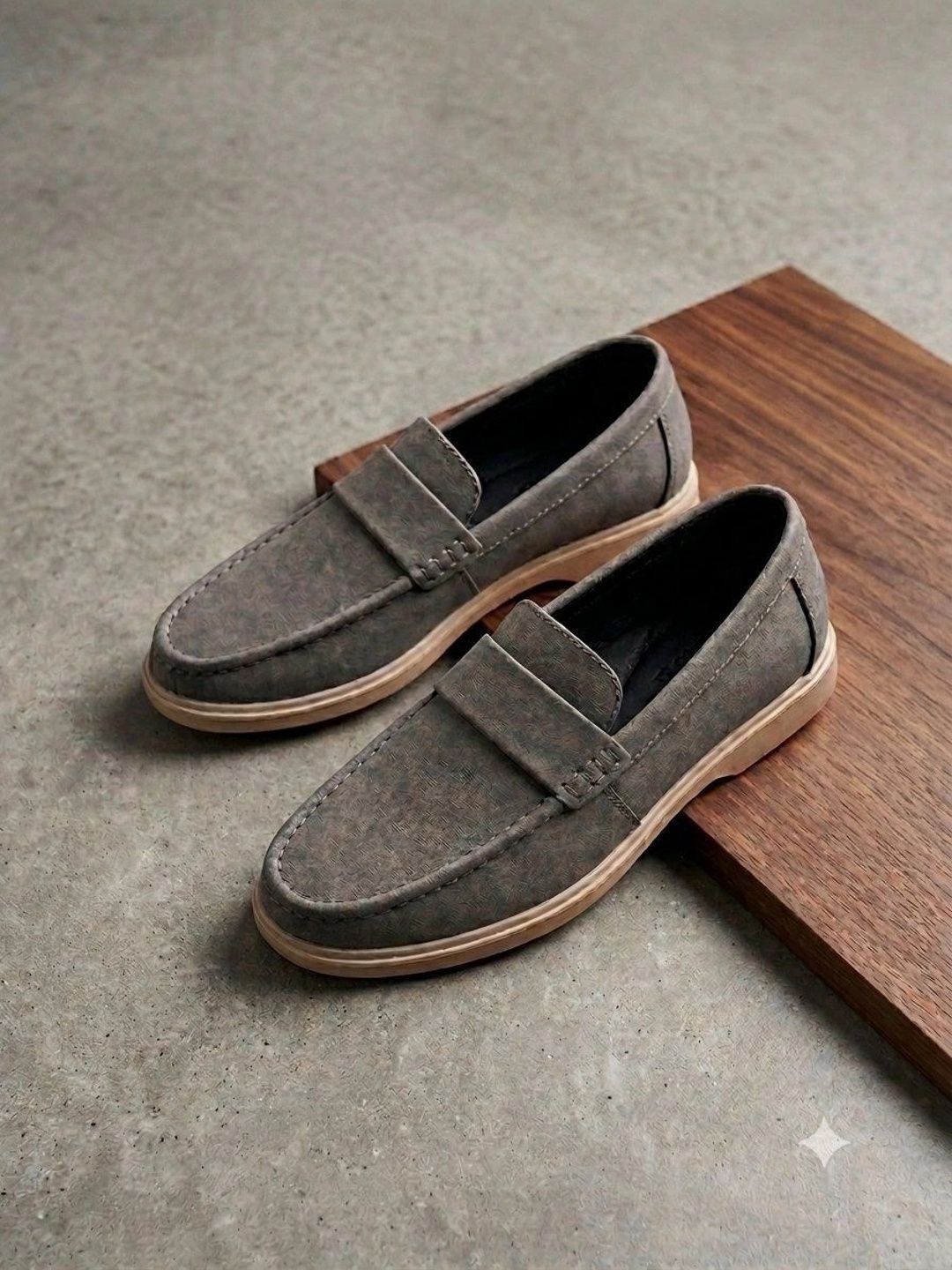 Roadster Men Textured Suede Loafers-picture-32