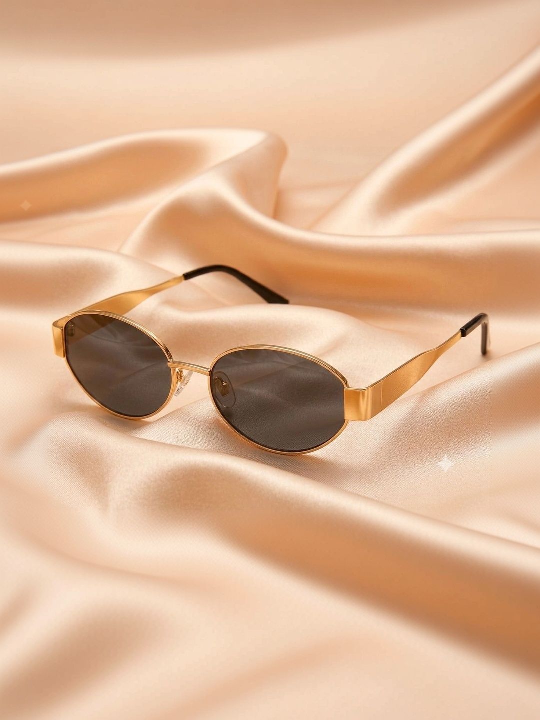 RICH CLUB Unisex Black Lens & Gold-Toned Oval Sunglasses with-picture-17