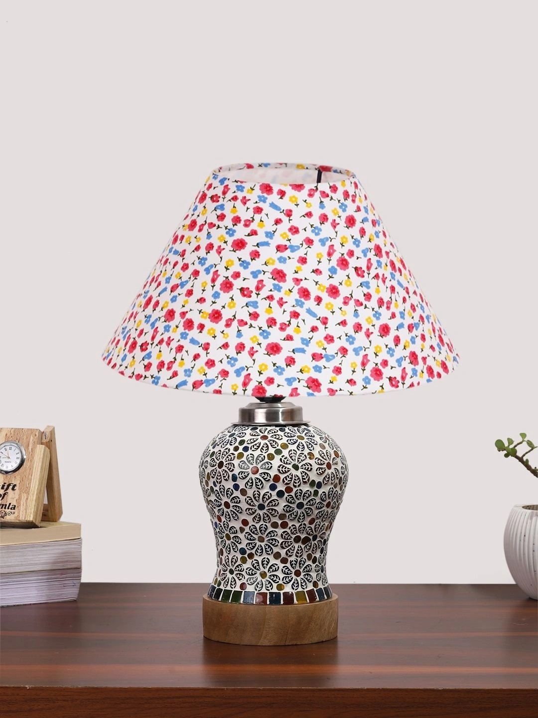 Myntra Elegant Homes Multicoloured Printed Glass Traditional Frusturical Shaped Table Lamp-picture-16