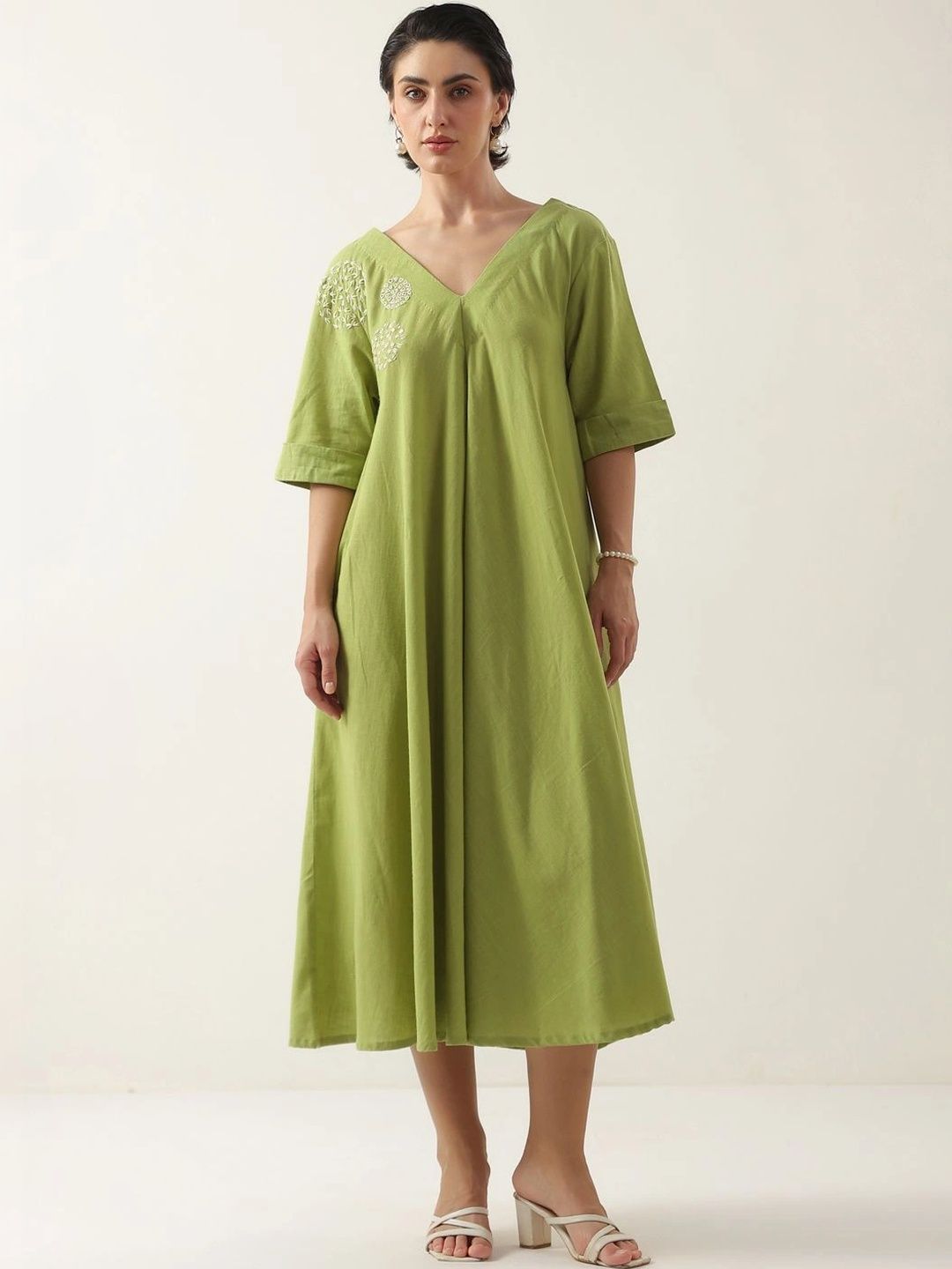Aura By Sanskrutihomes Embroidered A-Line Midi Dress-picture-55