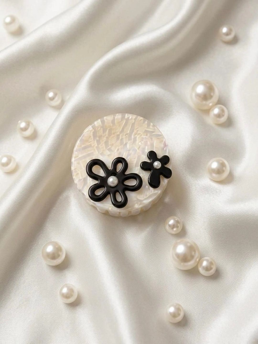 Radhya Accessories Women Embellished Alligator Hair Clip-picture-43