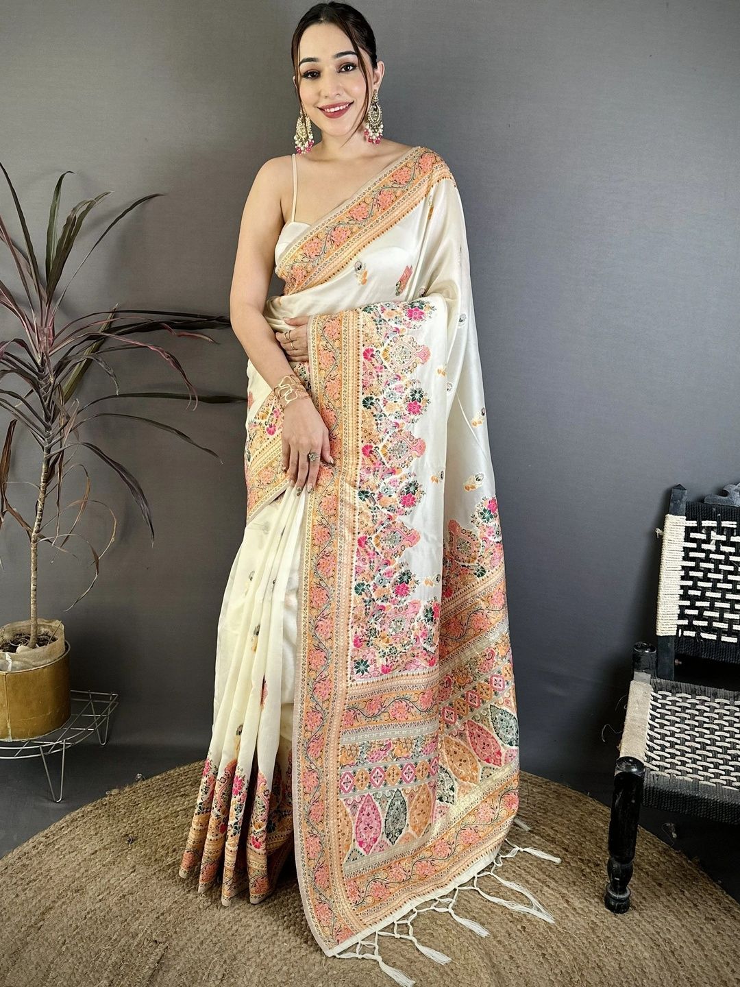 all about you Floral Embroidered Silk Blend Handloom Jamdani Saree-picture-12