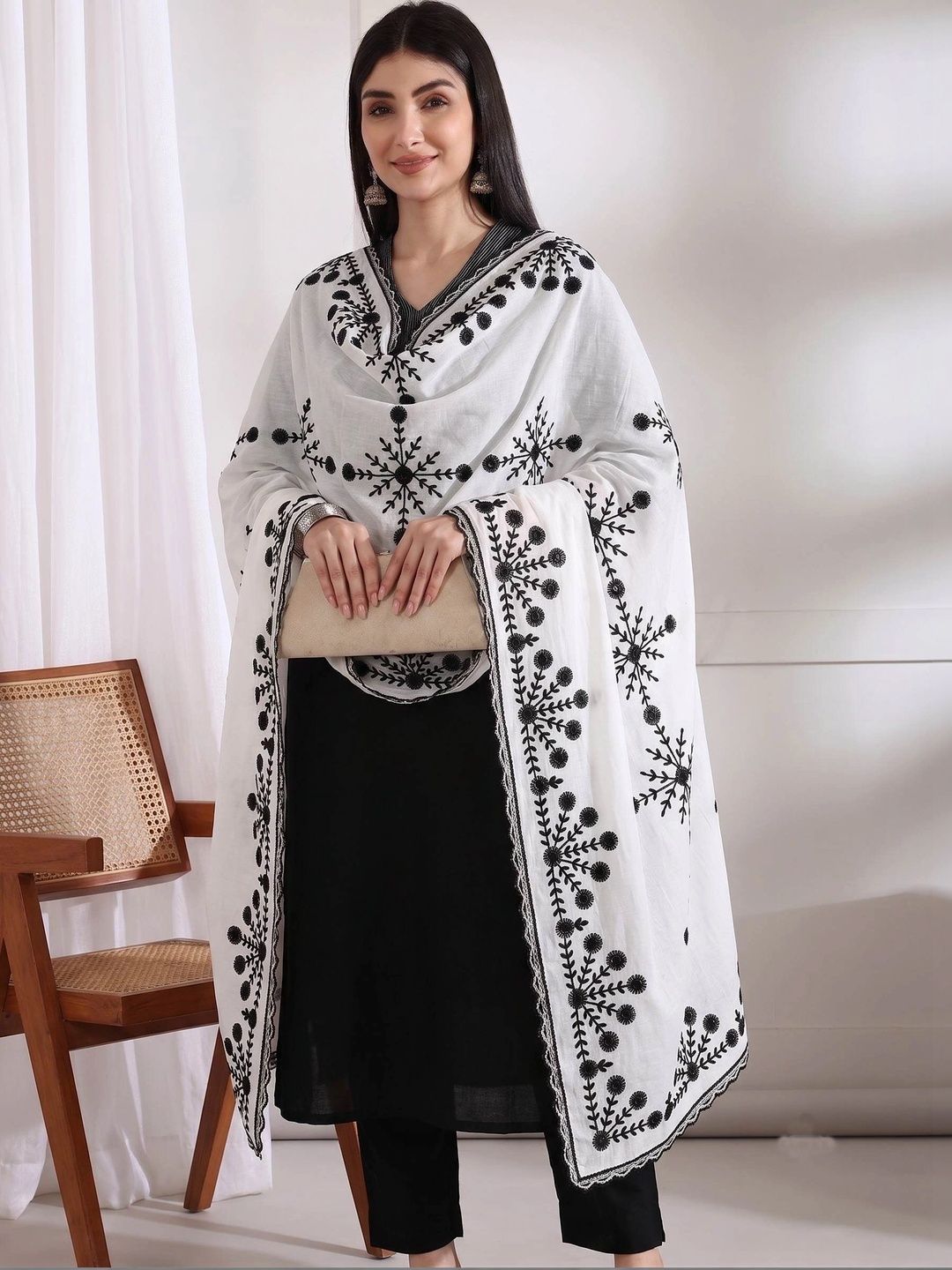 Trendzmy Ethnic Motifs Embroidered Dupatta with Thread Work-picture-16