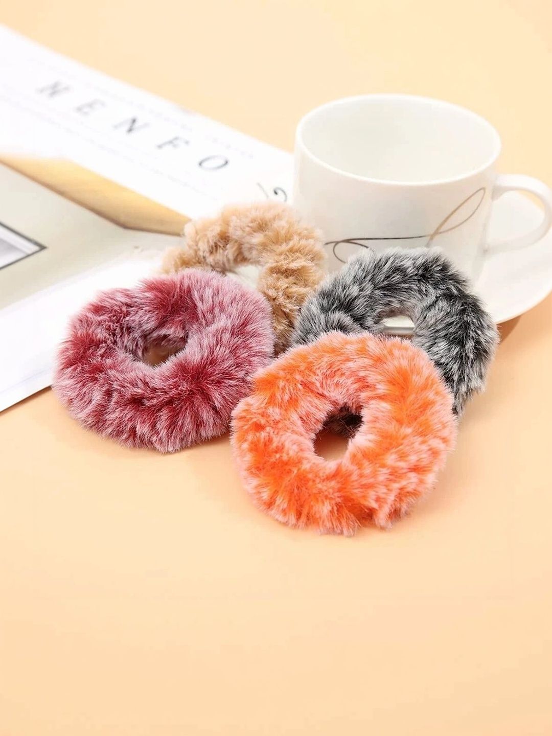 TorontoCN Women Set of 6 Fur Ponytail Holders-picture-4
