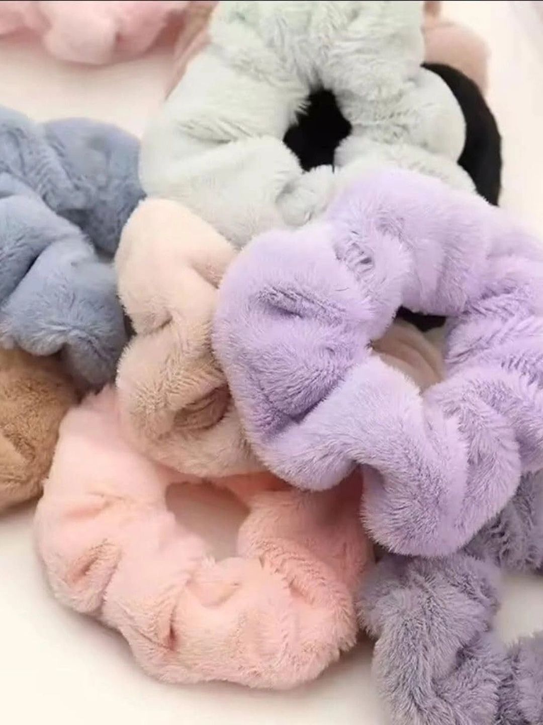 TorontoCN Women Set of 4 Fur Ponytail Holders-picture-34