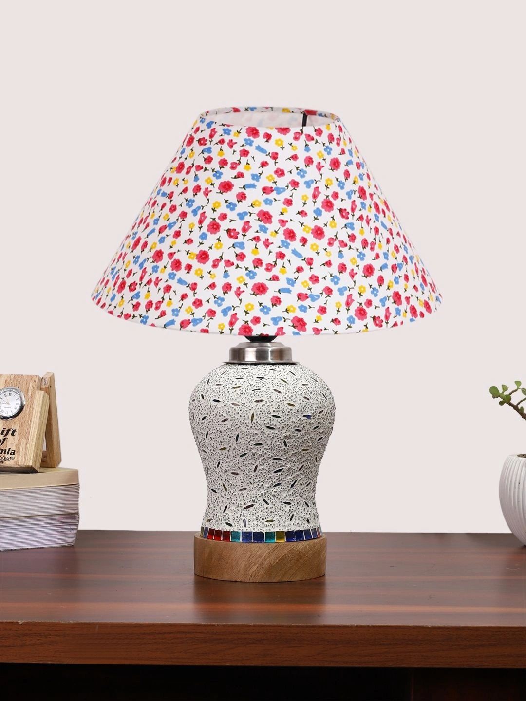 Myntra Elegant Homes Multicoloured Printed Glass Traditional Frusturical Shaped Table Lamp-picture-18