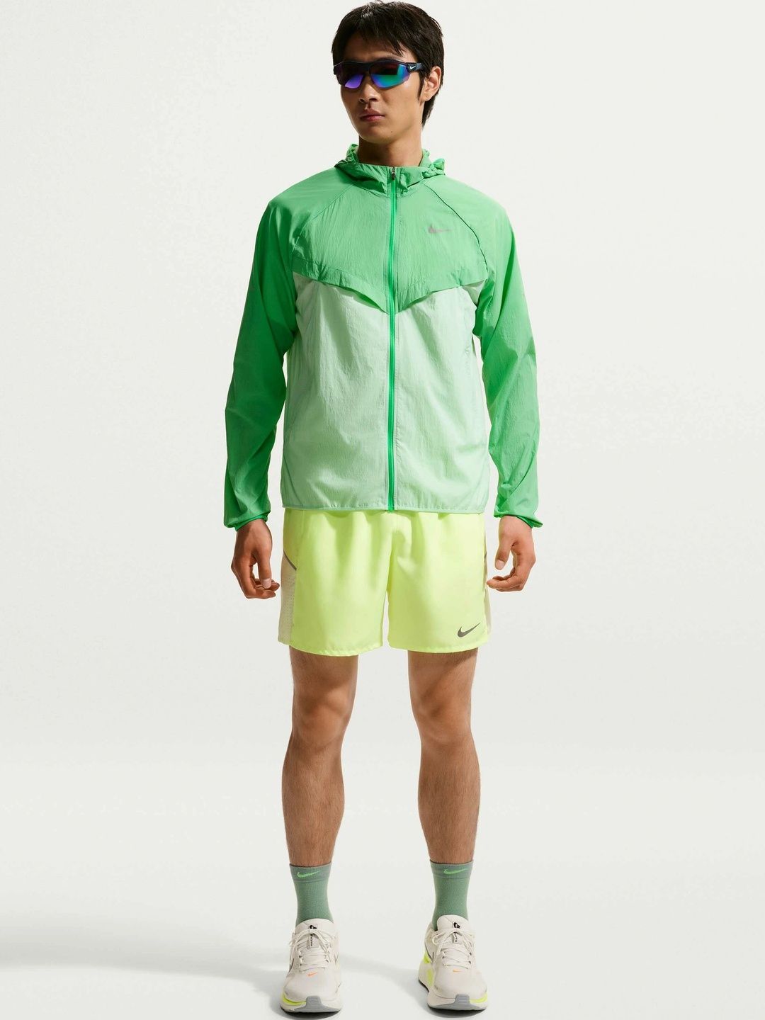 Nike Men Colourblocked Lightweight Woven Jacket-picture-10