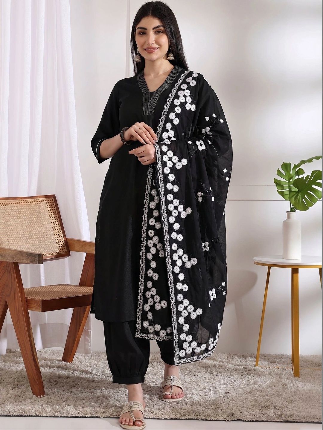Trendzmy Embroidered Dupatta with Thread Work-picture-19