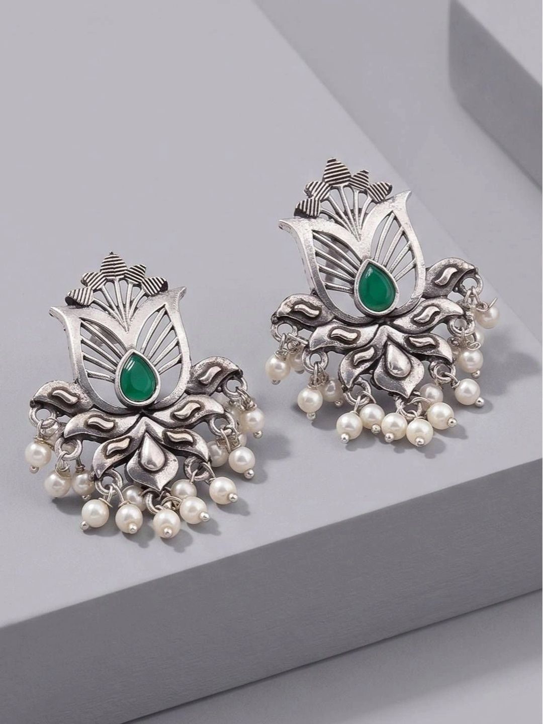 THE GLAM POUCH Floral Studs Earrings-picture-32