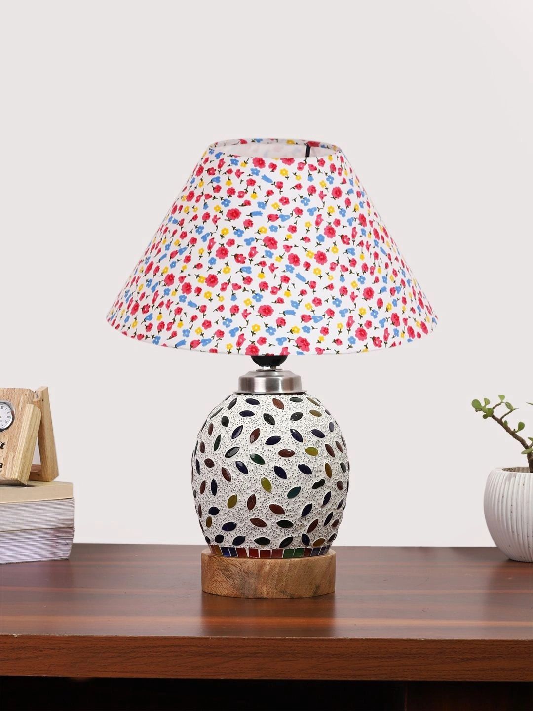 Myntra Elegant Homes Multicoloured Printed Glass Traditional Abstract Shaped Table Lamp-picture-36
