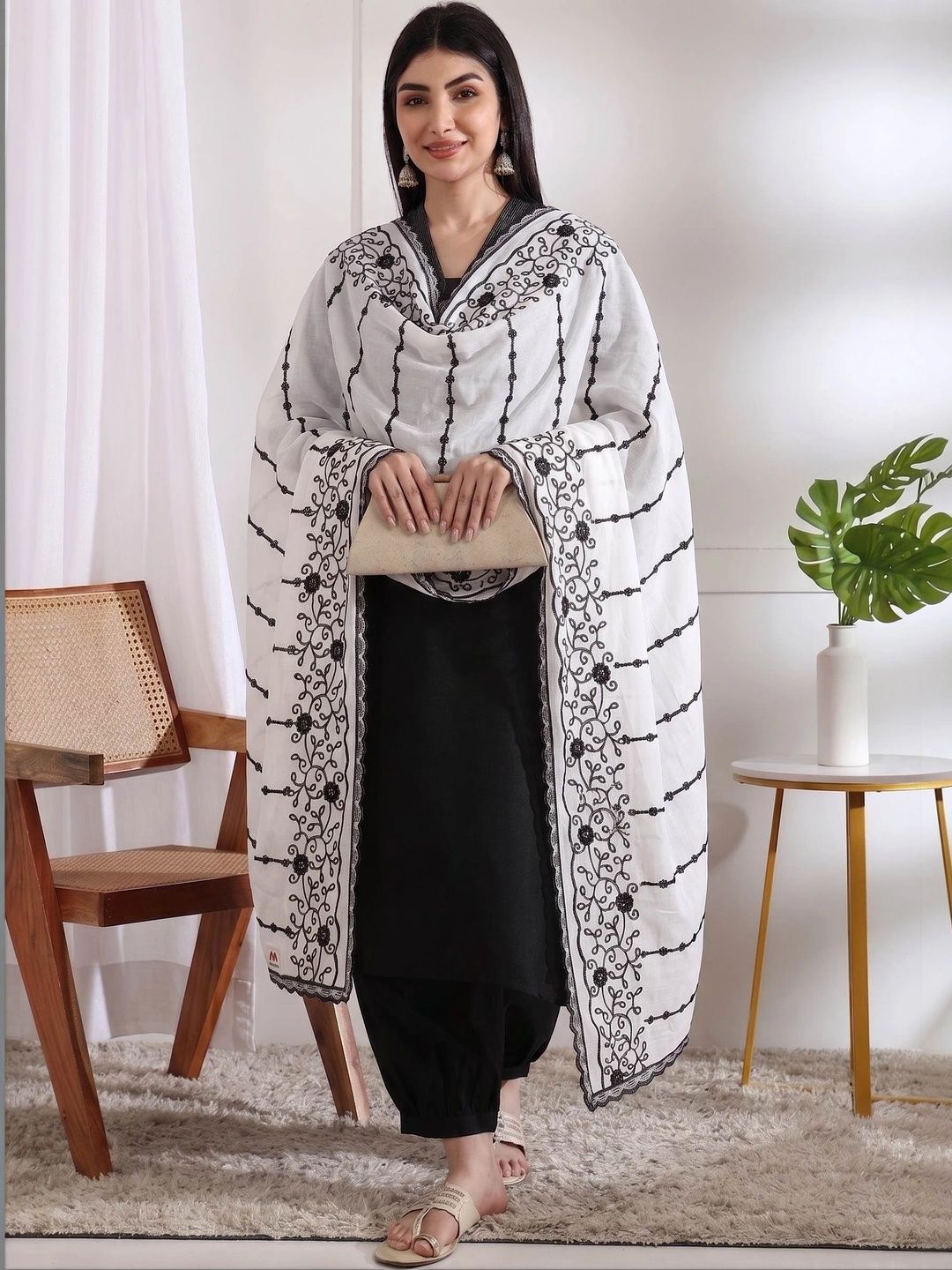 Trendzmy Ethnic Motifs Embroidered Dupatta with Thread Work-picture-19