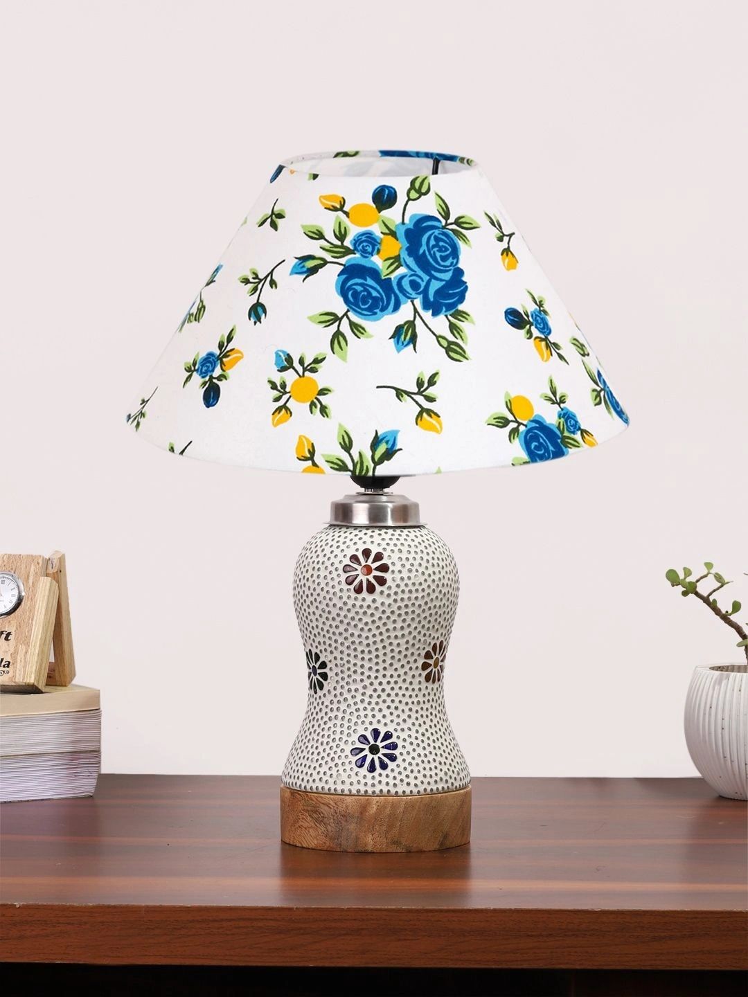 Myntra Elegant Homes Multicoloured Printed Glass Traditional Frusturical Shaped Table Lamp-picture-30