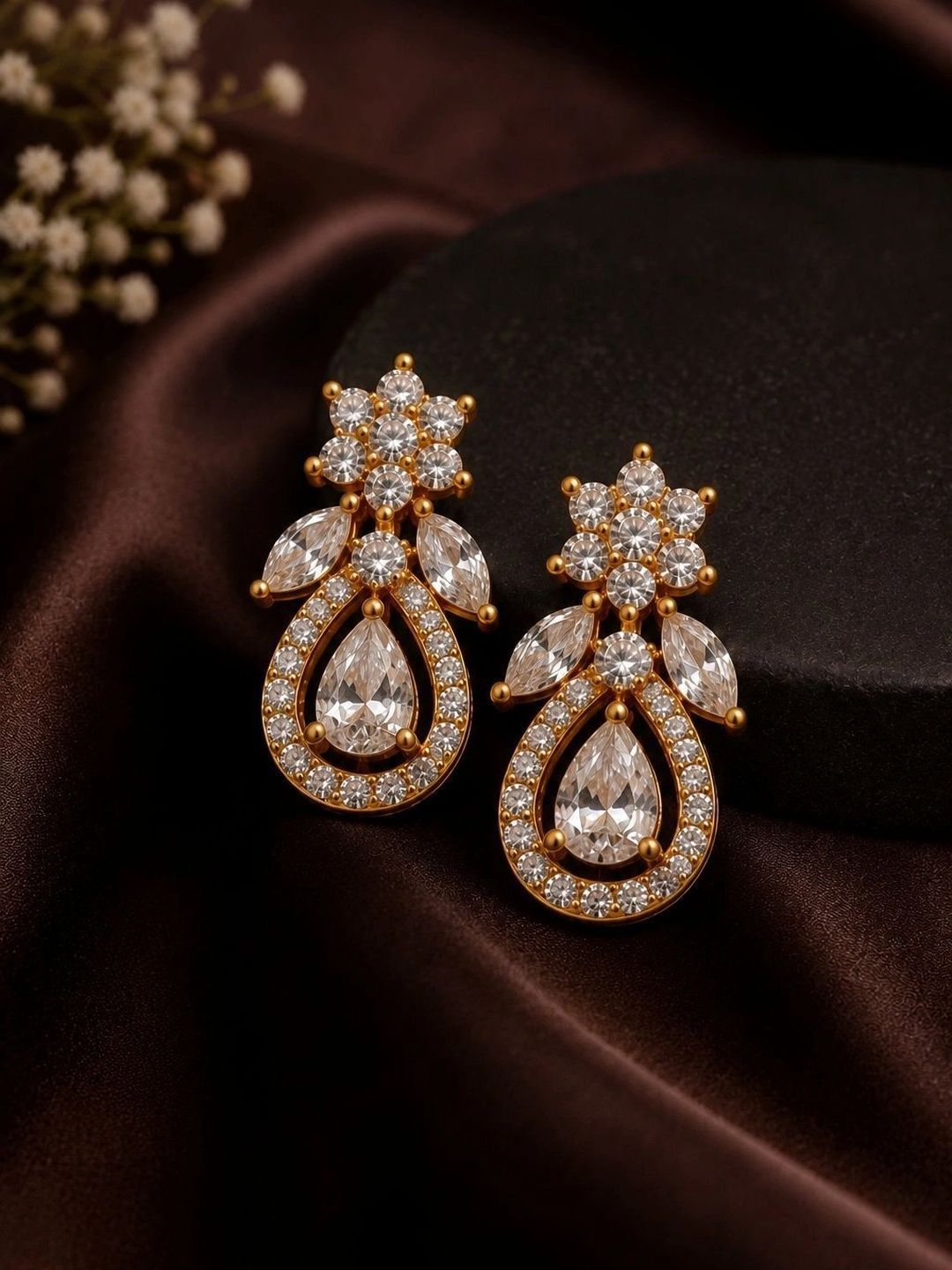 Zeraki Jewels Teardrop Shaped Drop Earrings