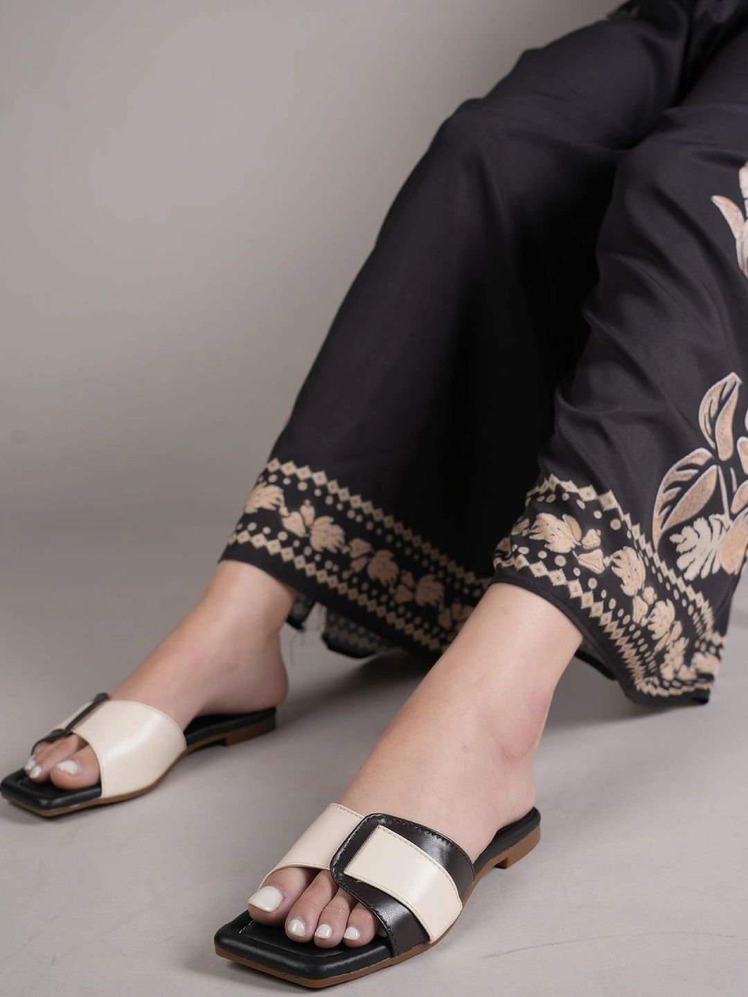 BELVE PARIS Colourblocked Sandals with Buckles-picture-24