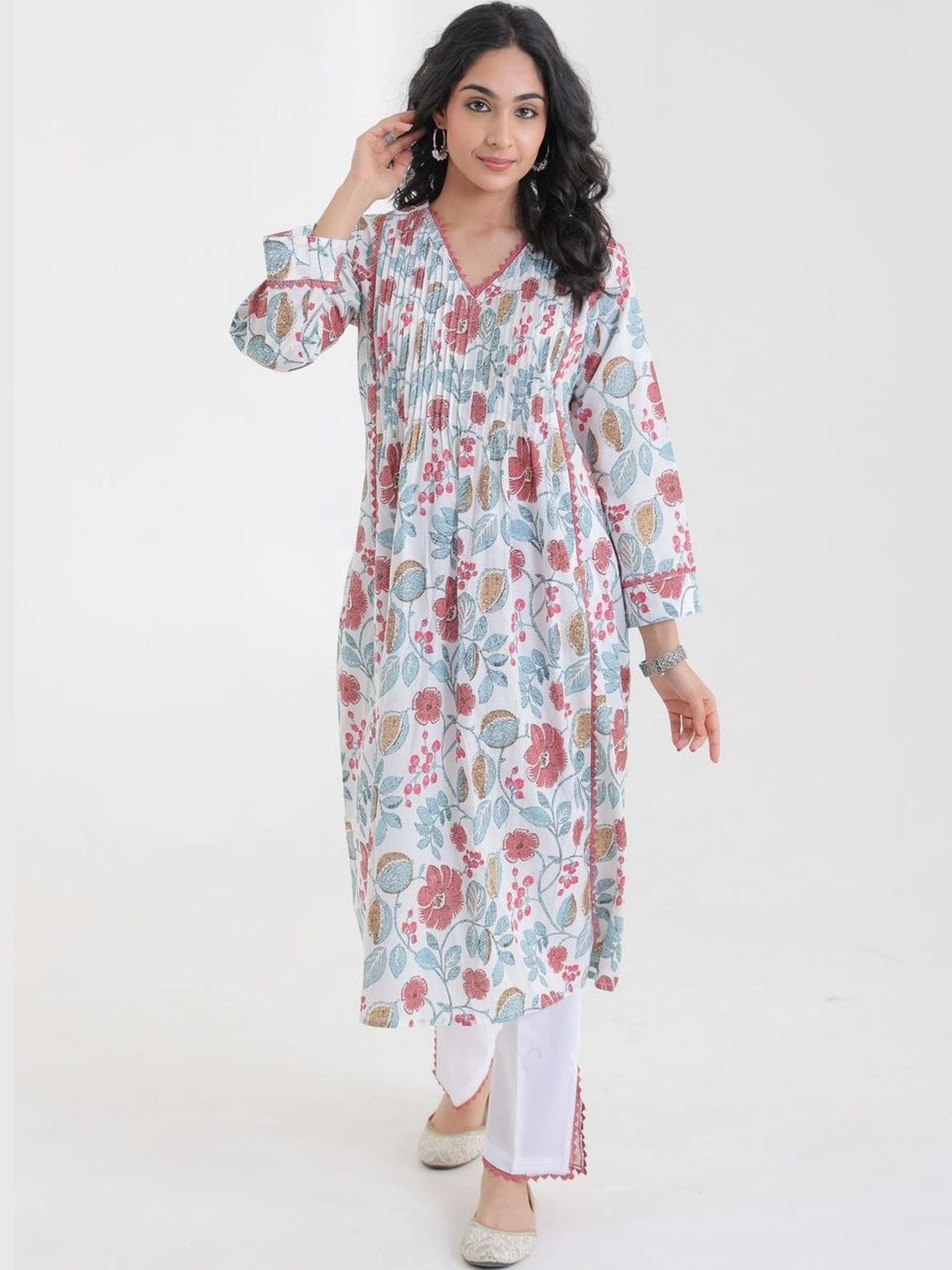 Chhaap tilak Floral Printed V-Neck Pure Cotton Handloom Kurti-picture-15
