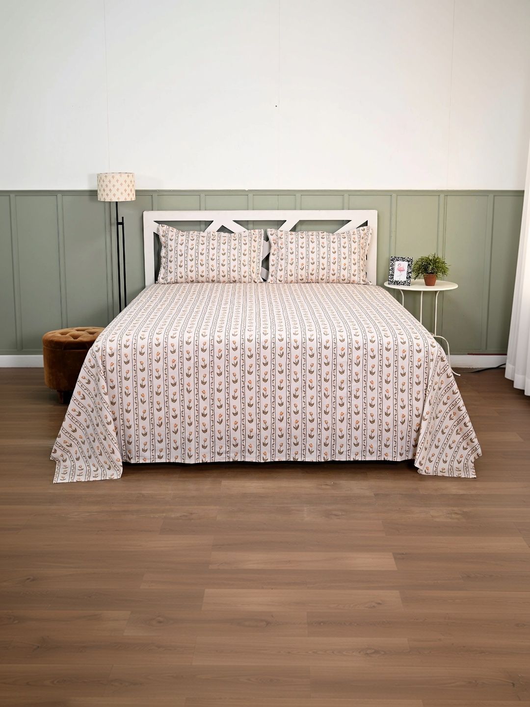 Ocean Home Store Cream-Coloured & Peach-Coloured Floral 300 TC King Bedsheet with 2 Pillow Covers-image-38