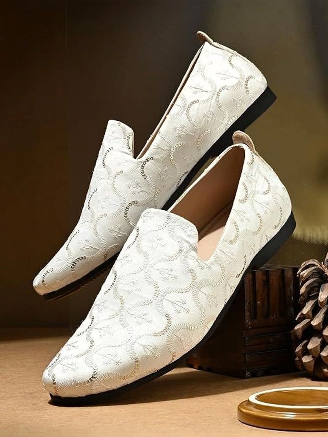 Vellinto Men Textured Loafers-picture-30