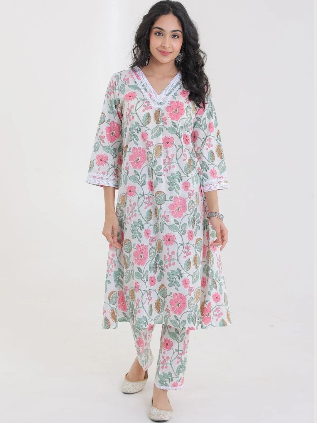 Chhaap tilak Floral Printed V-Neck Pure Cotton Handloom Kurti-picture-32