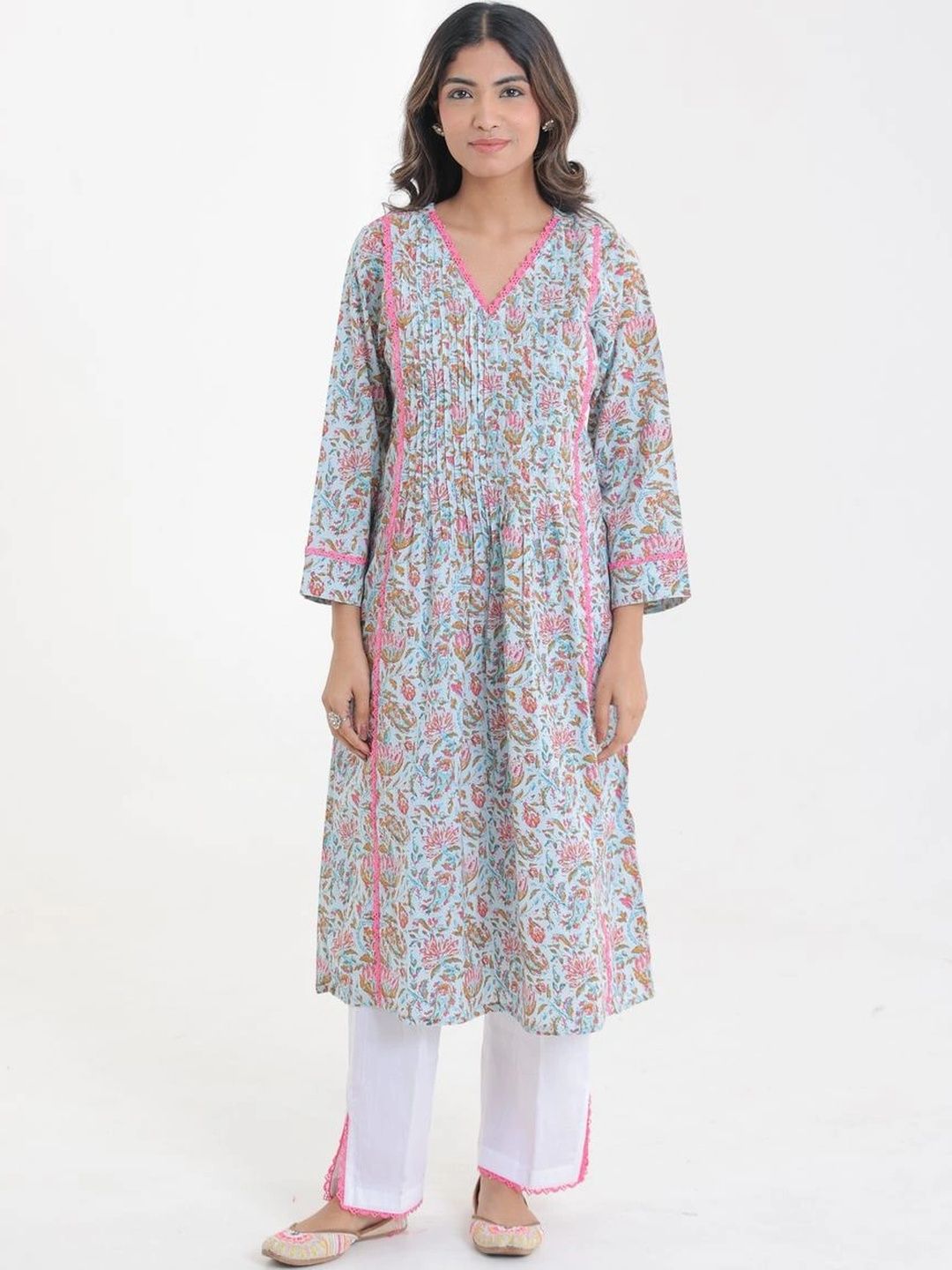 Chhaap tilak Floral Printed V-Neck Pure Cotton Handloom Kurti-picture-14