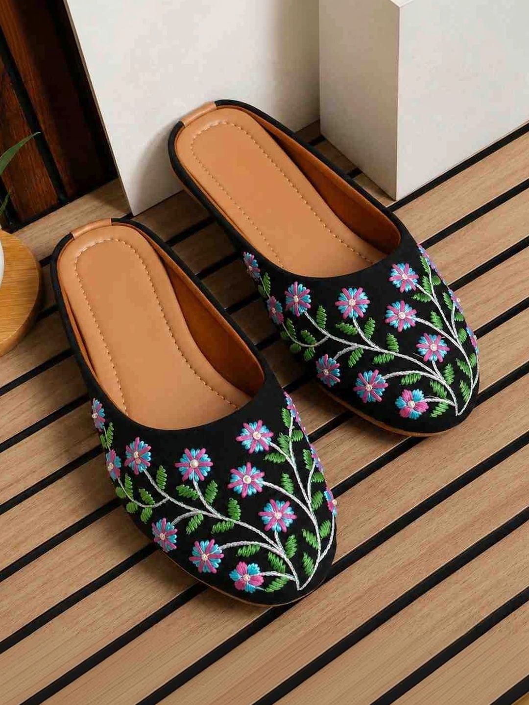 Moda Rapido Women Embellished Mules with Embroidered Flats-picture-22