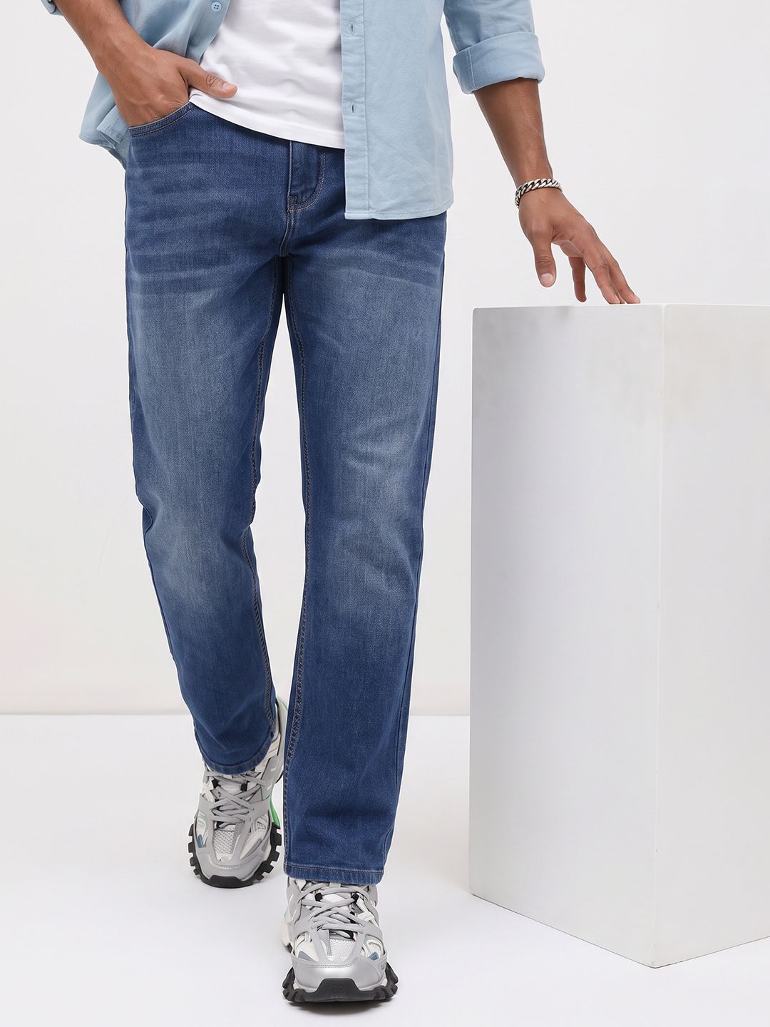 The Roadster Life Co. Men Light Fade Stretchable Jeans-picture-44
