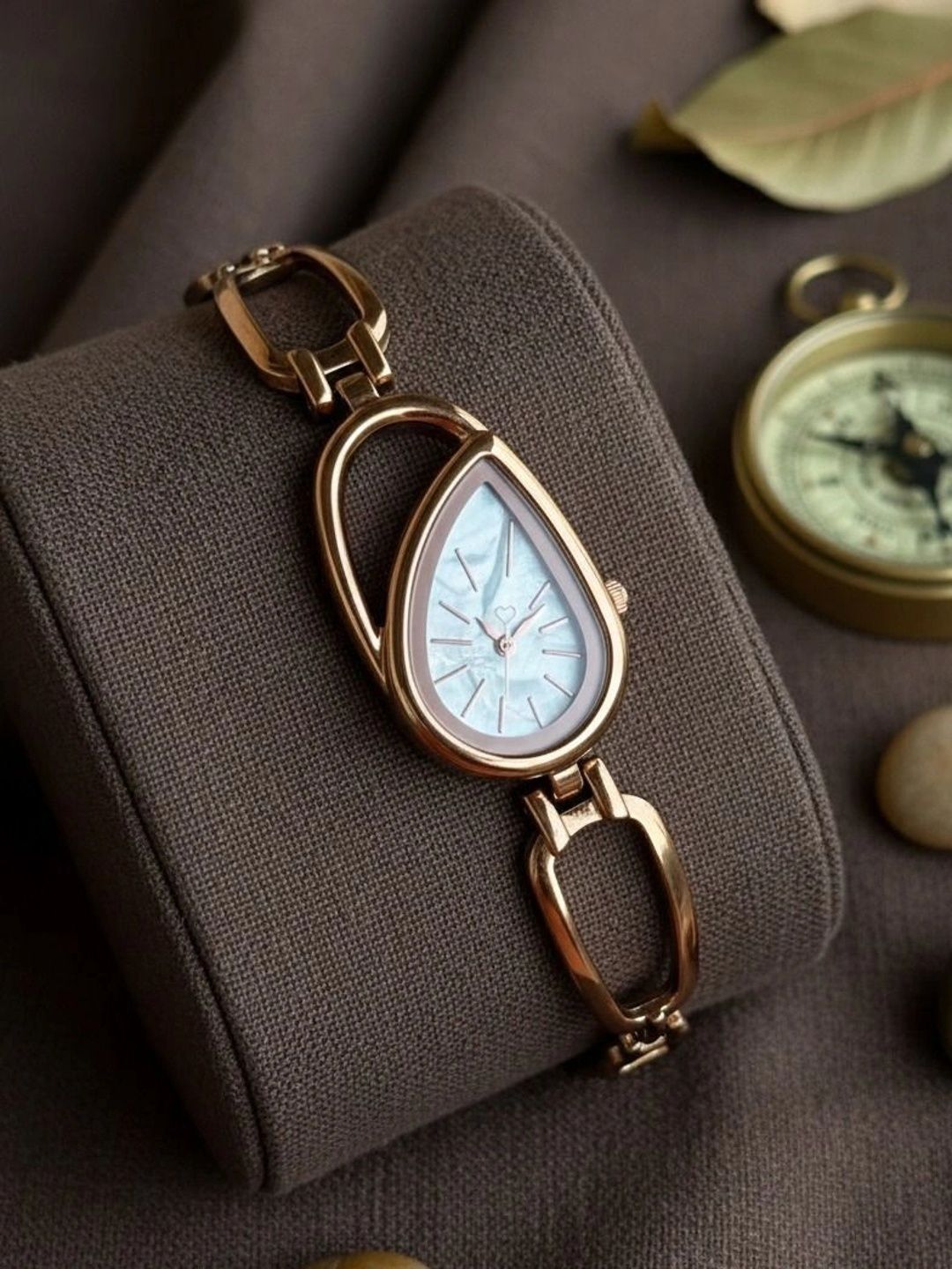 EVRGLOW Girls Mother of Pearl Dial & Stainless Steel Bracelet Style Straps Analogue Watch-picture-18