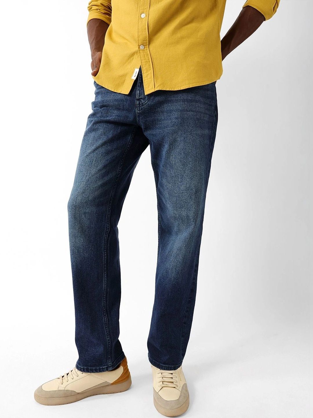 THE BEAR HOUSE Men Straight Fit Mid-Rise Low Distress Light Fade Stretchable Jeans-picture-16