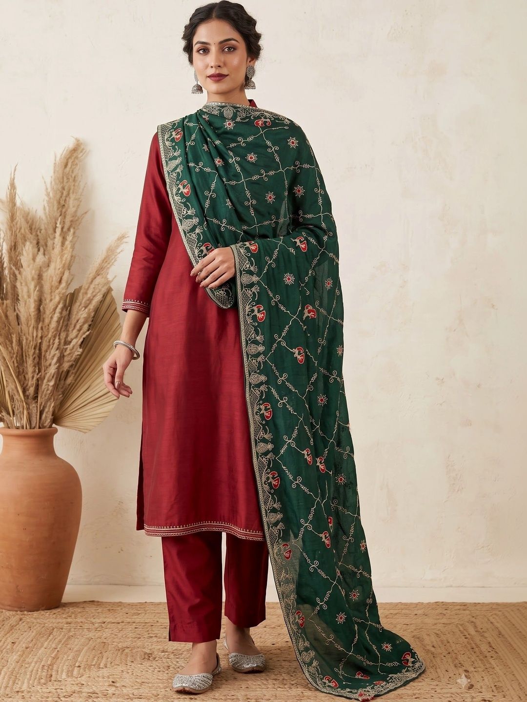 Komurr Ethnic Motifs Embroidered Dupatta with Thread Work-picture-56