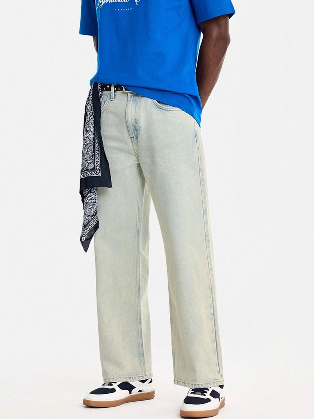 Snitch Men Relaxed Fit Mid-Rise Light Fade Jeans-picture-10