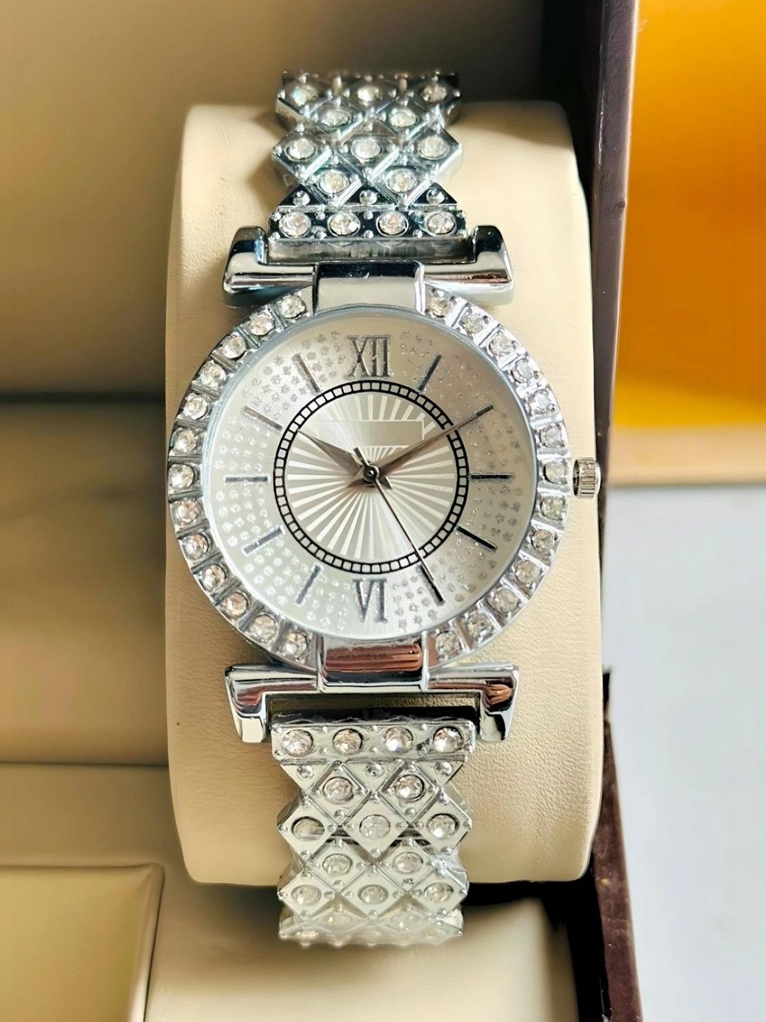 EVRGLOW Girls Dial & Stainless Steel Bracelet Style Straps Analogue Date Aperture Watch DRW-23_silver-picture-37