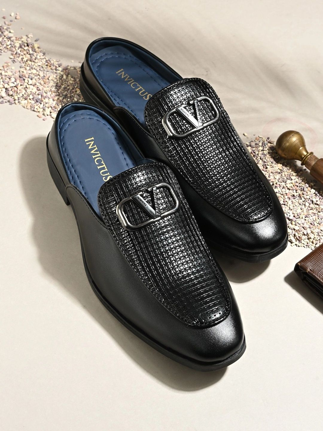 INVICTUS Men Textured Mules-picture-14