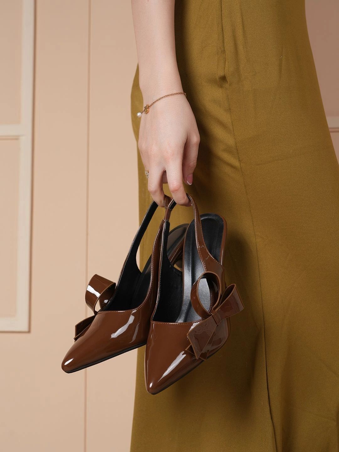 BELVE PARIS Slim Heeled Pumps with Bows-picture-39