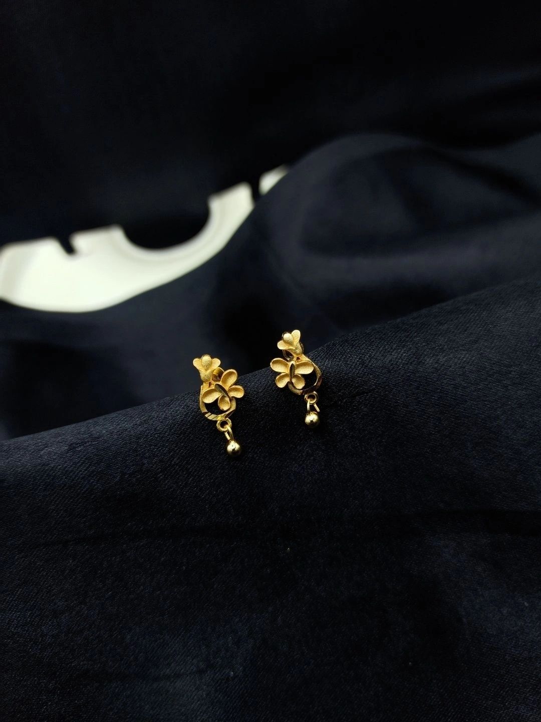 PRS GOLD COVERING Floral Studs Earrings-picture-12