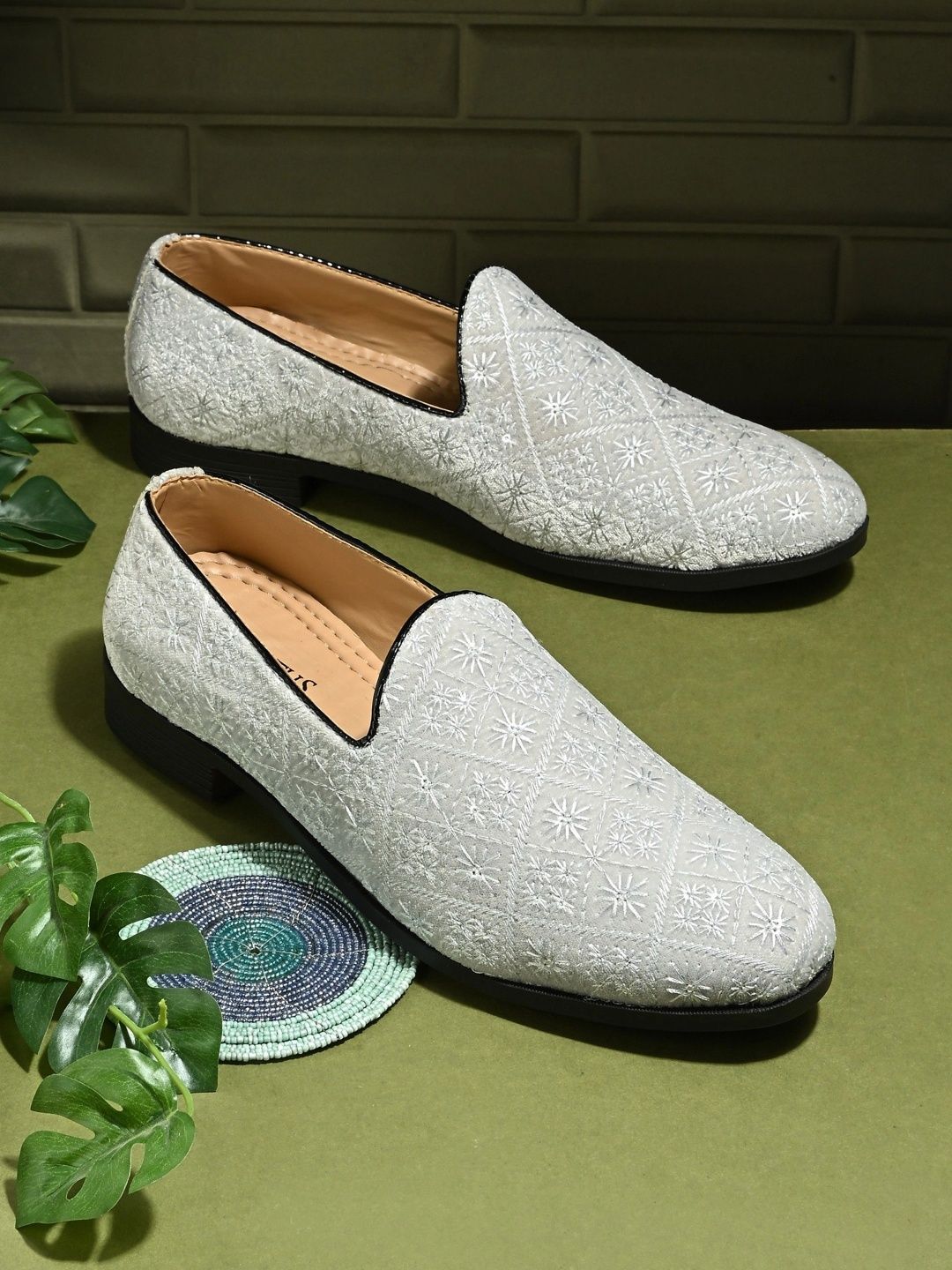 INVICTUS Men Woven Design Loafers-picture-46