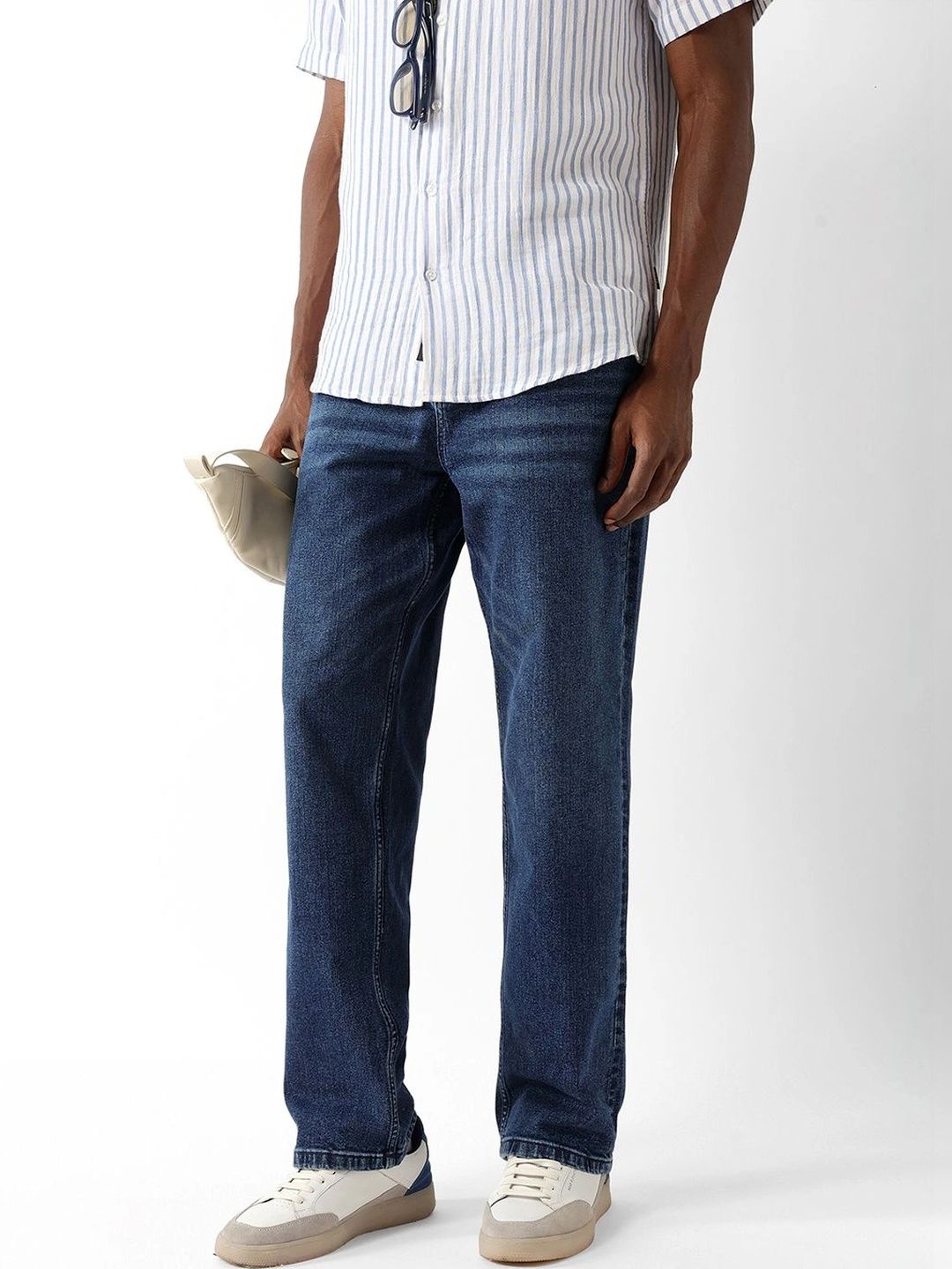 THE BEAR HOUSE Men Relaxed Fit Mid-Rise Light Fade Stretchable Jeans-picture-36