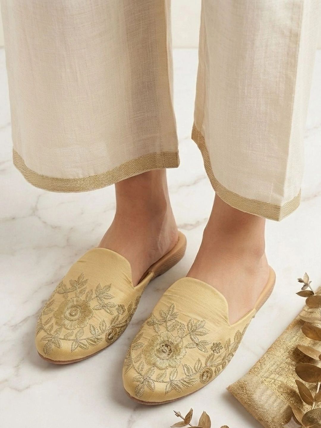 Twirl & Toe Women Embellished Party Mules Flats-picture-39