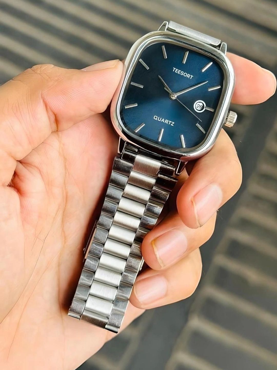 EVRGLOW Women Dial & Stainless Steel Bracelet Style Straps Analogue Date Aperture Watch TSW-31 BLUE-image-20