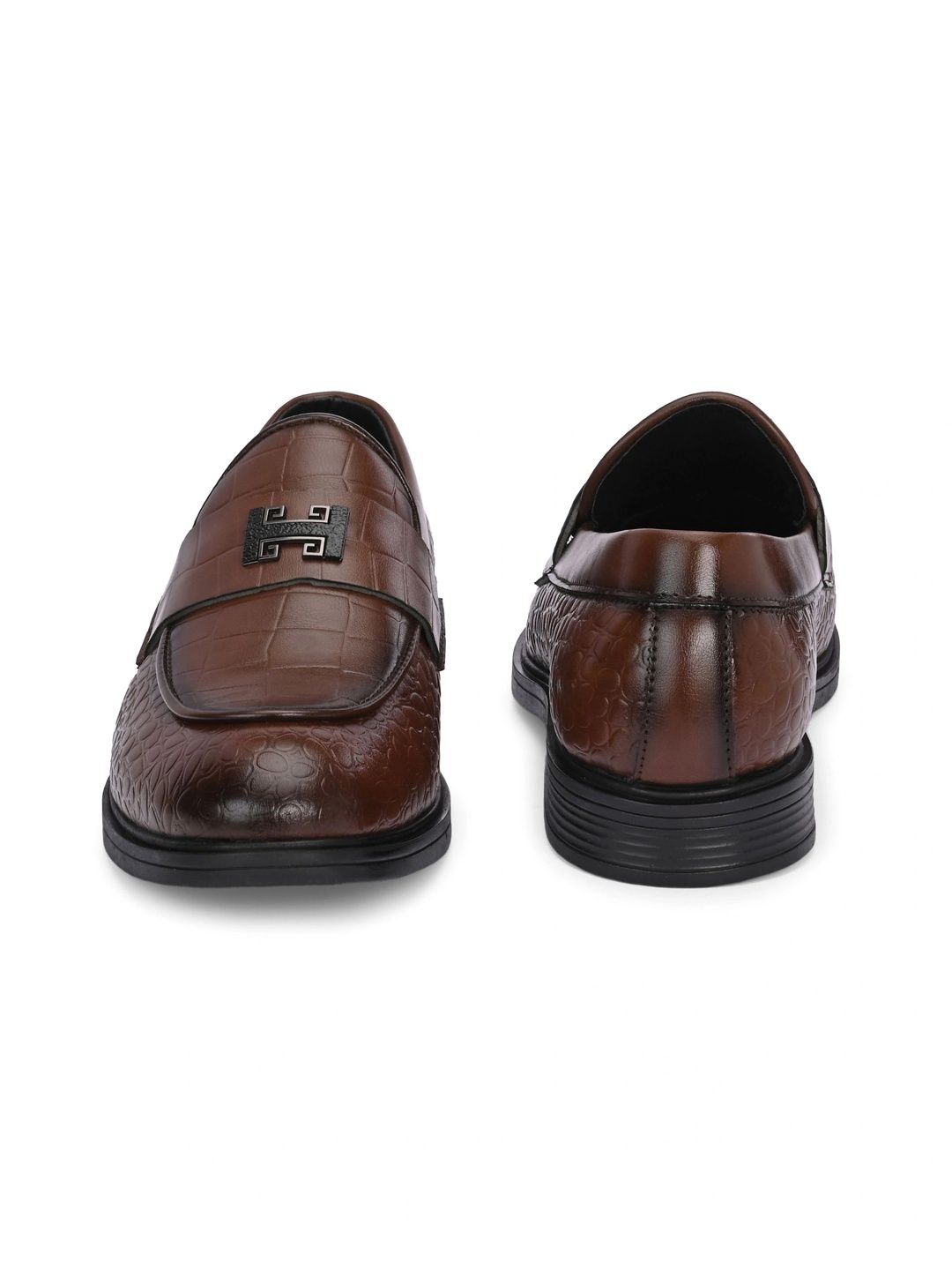 INVICTUS Men Textured Loafers-image-33