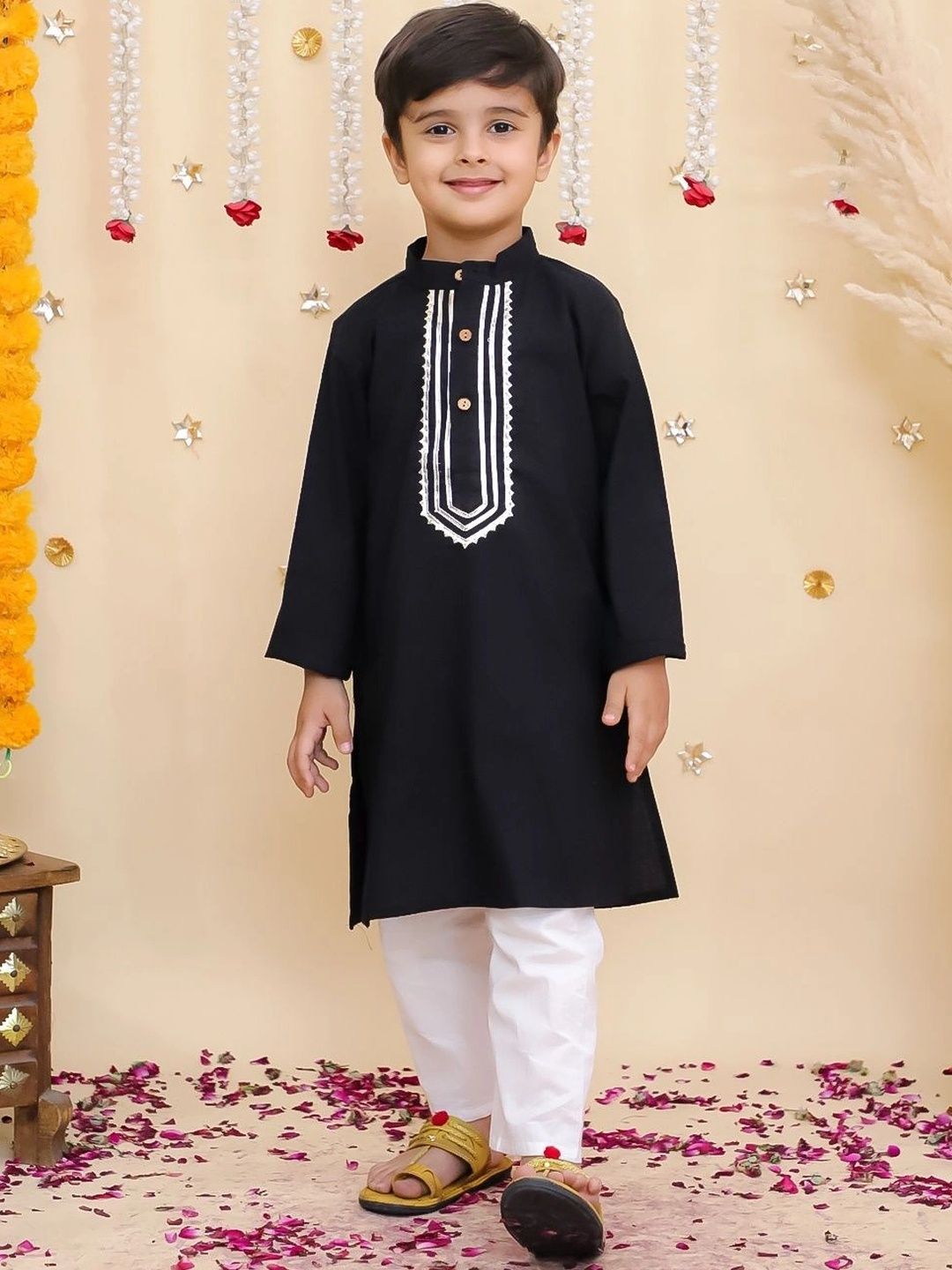 BownBee Boys Ethnic Motifs Embroidered Regular Gotta Patti Pure Cotton Kurta with Pyjamas-image-26