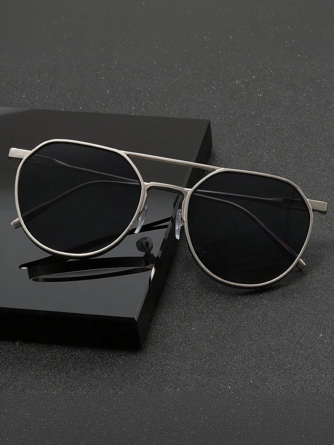 AKAYI Unisex Black Lens & Gunmetal-Toned Round Sunglasses with-image-36