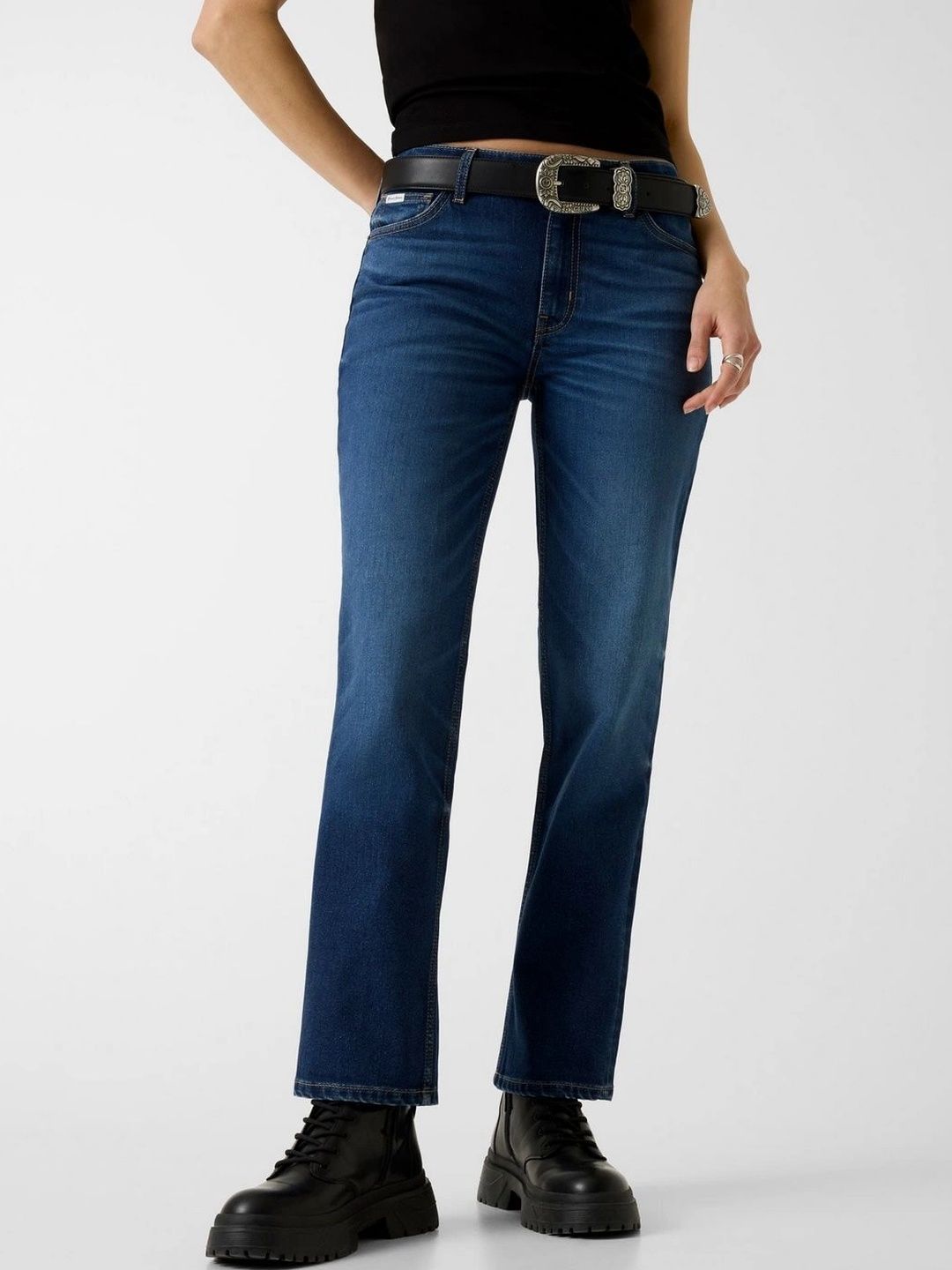 GUESS Jeans Women Regular Fit Mid-Rise Light Fade Jeans-image-9