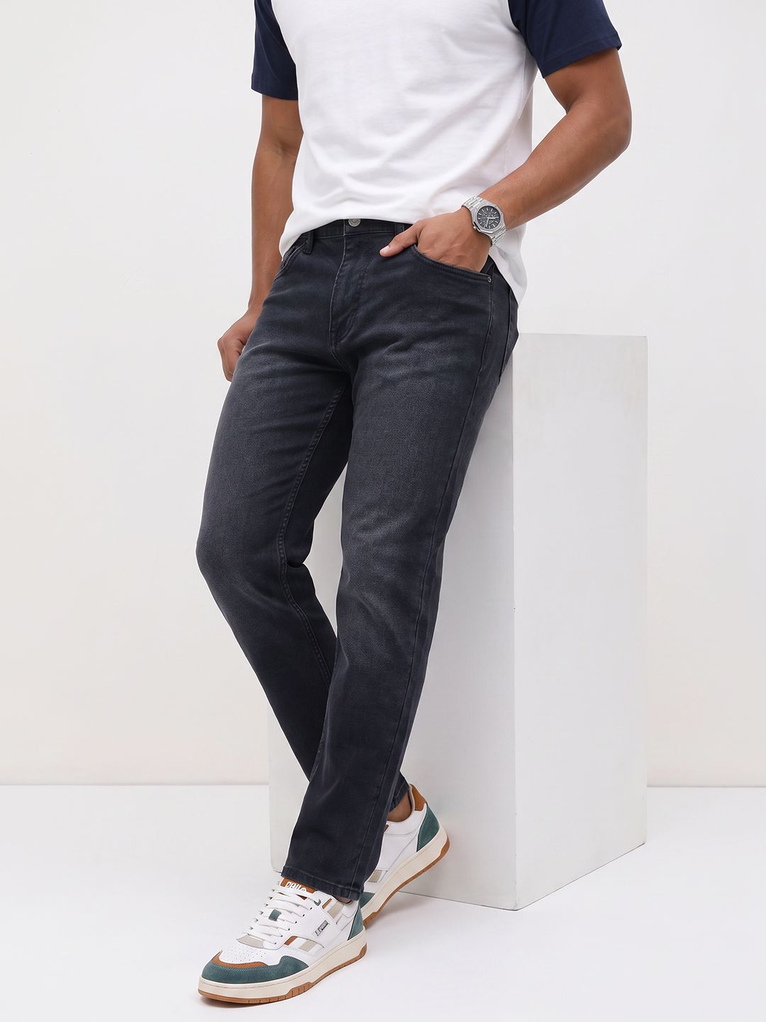 The Roadster Life Co. Men Slim Fit Light Fade Stretchable Jeans-picture-26