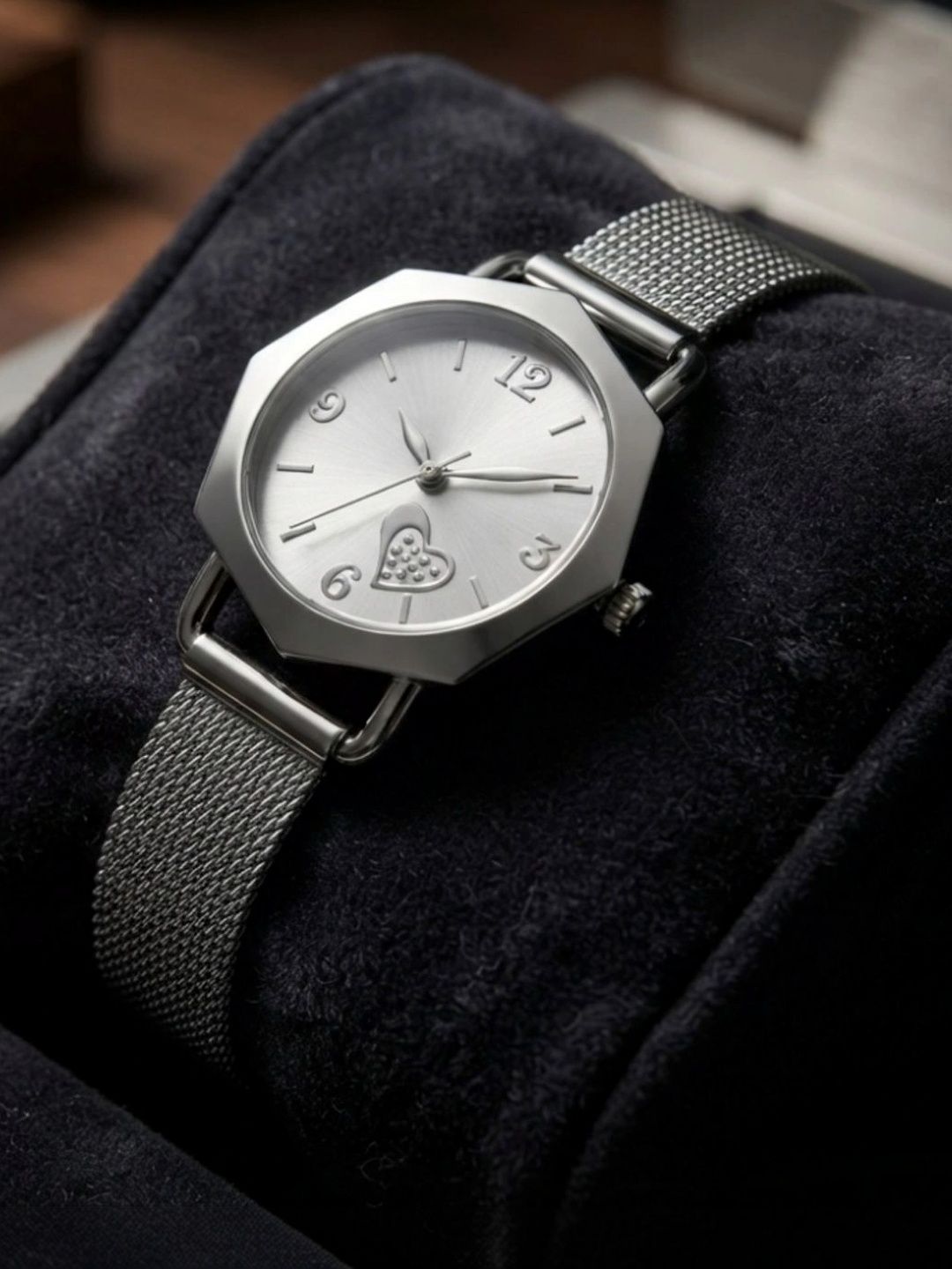 Vondex Women Dial & Stainless Steel Straps Analogue Watch AUG26_F_LD_WHIT_ROUND_DIAL_SIL_MESH-image-8