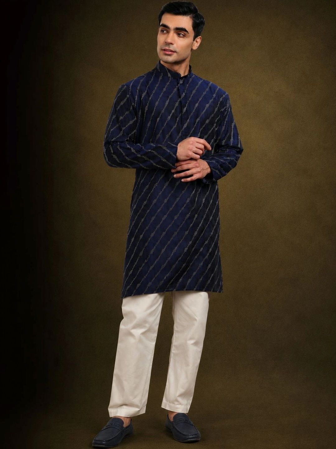 ADHIRAJAN Men Printed Regular Pure Silk Kurta with Trousers-picture-28
