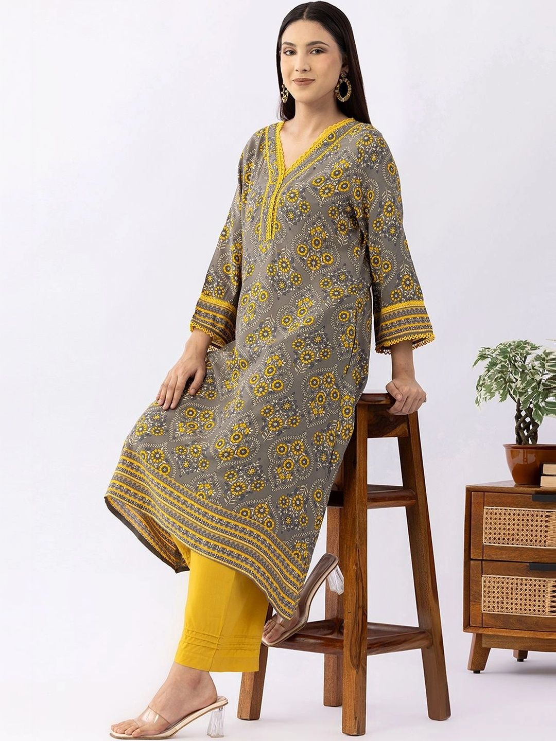 Mustard Ethnic Motifs Printed V-Neck Kurti-picture-29
