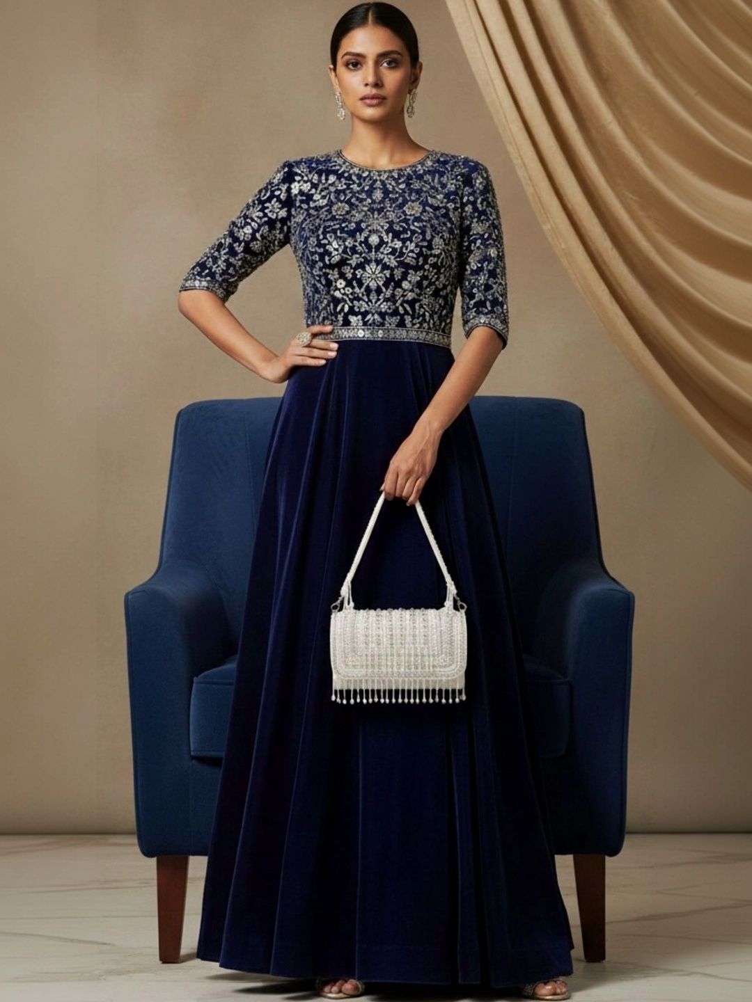 Naizoo Embellished Envelope Clutch-picture-52