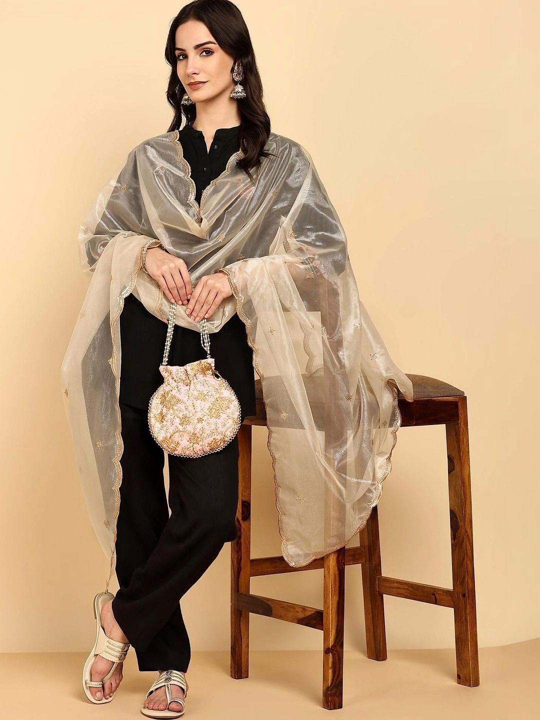 Var Vadhu Ethnic Motifs Embroidered Dupatta with Thread Work-picture-14