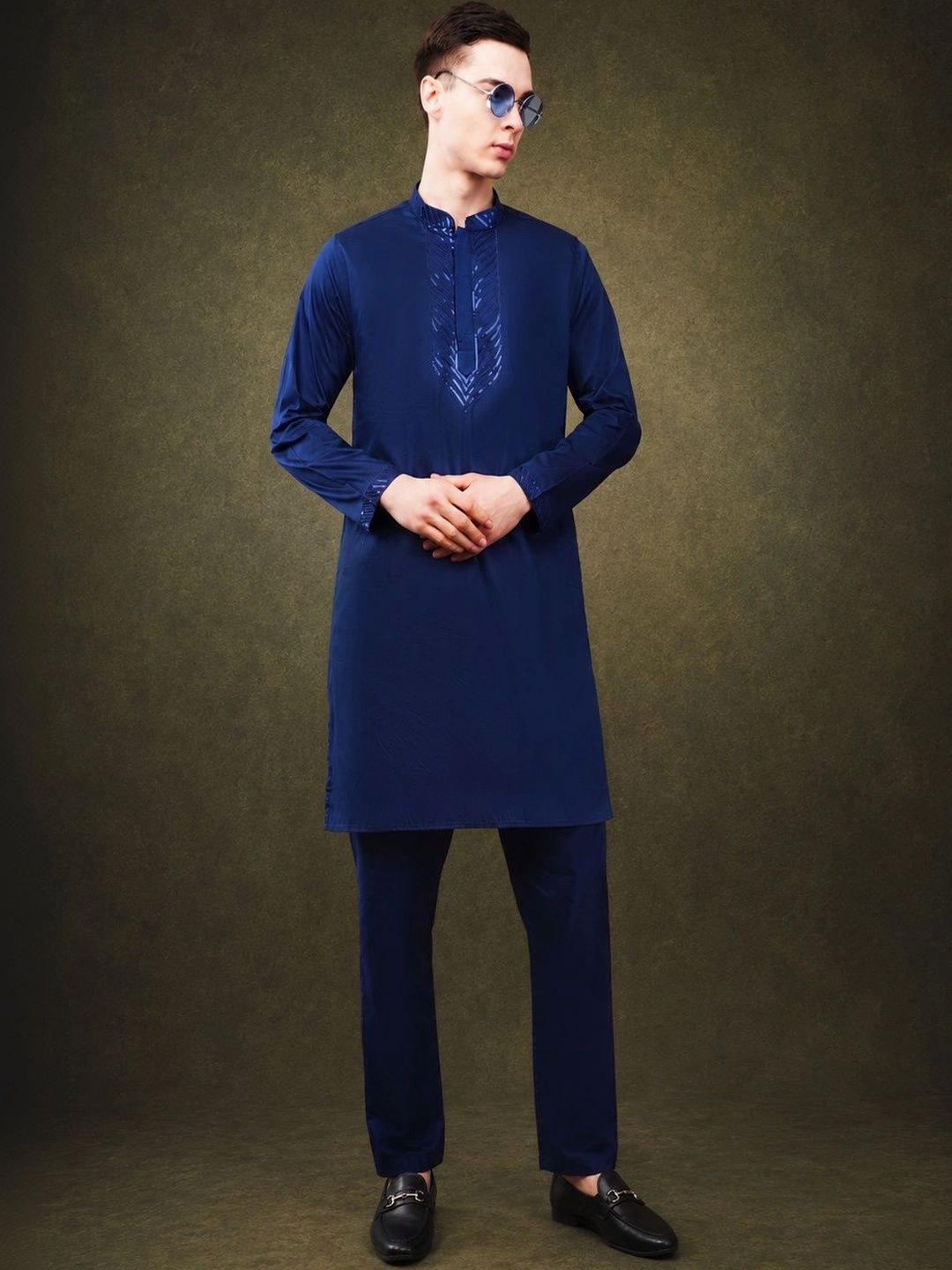 ADHIRAJAN Men Embellished Thread Work Kurta-picture-23