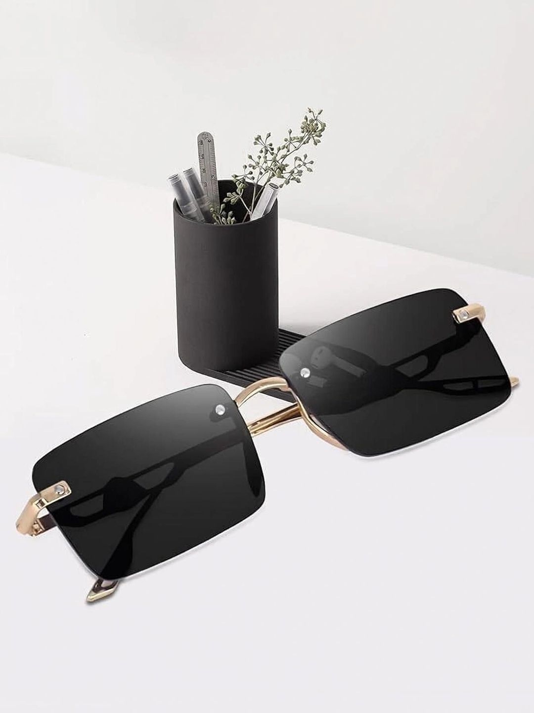 AKAYI Unisex Black Lens & Gold-Toned Rectangle Sunglasses with-image-9