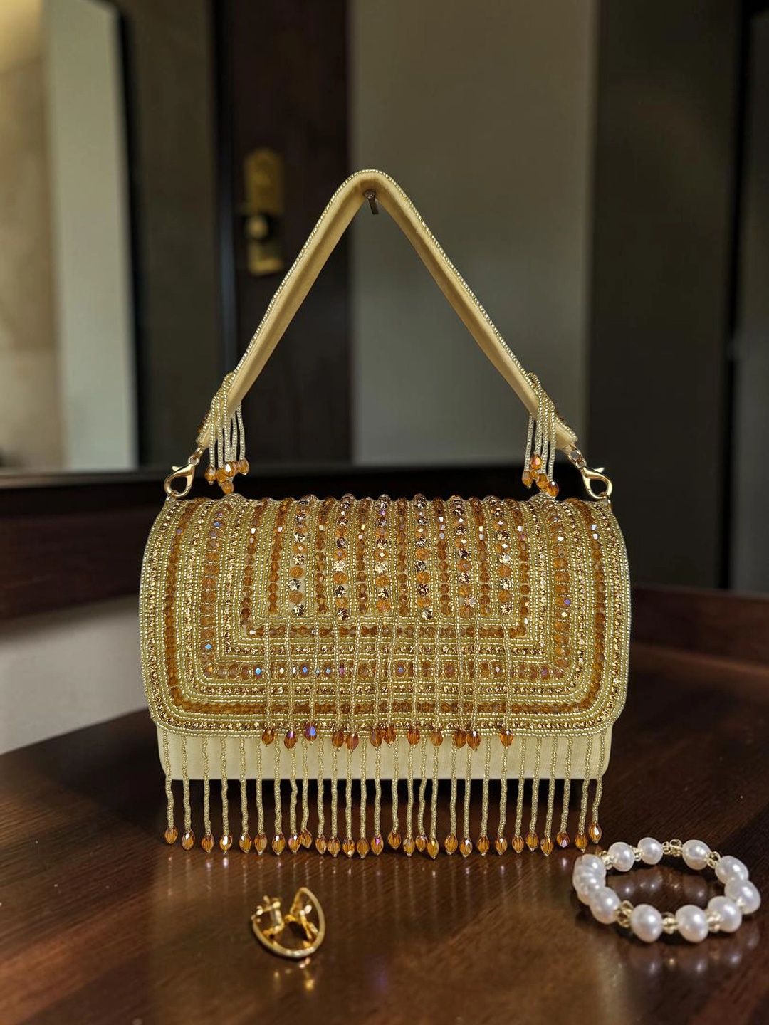 Naizoo Embellished Box Clutch-picture-30